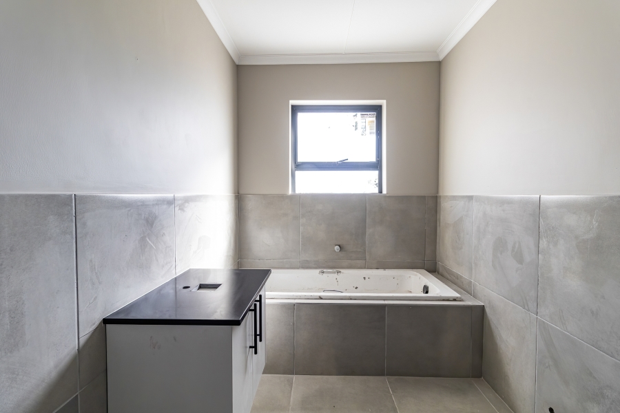 3 Bedroom Property for Sale in Hoogland Western Cape